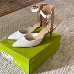 Gianni Bini White and Tan Women's Heels